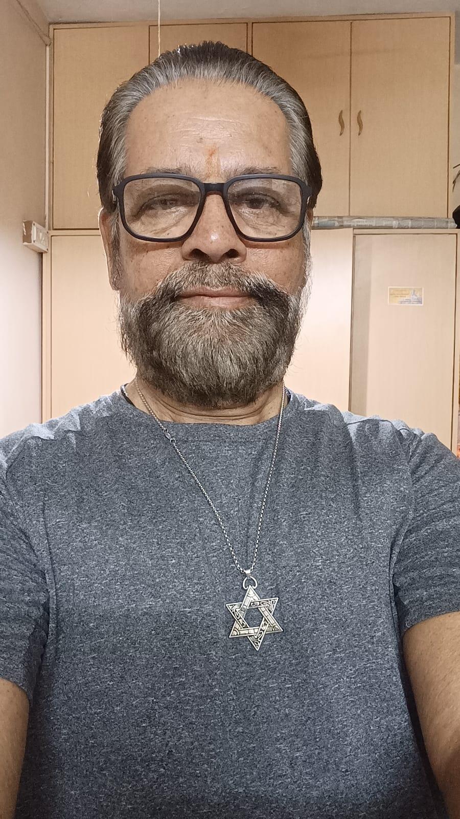 Prabhakar Karambelkar review photo