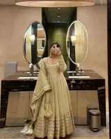 Riya deshpande review photo