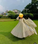 Suhani Sukla review photo