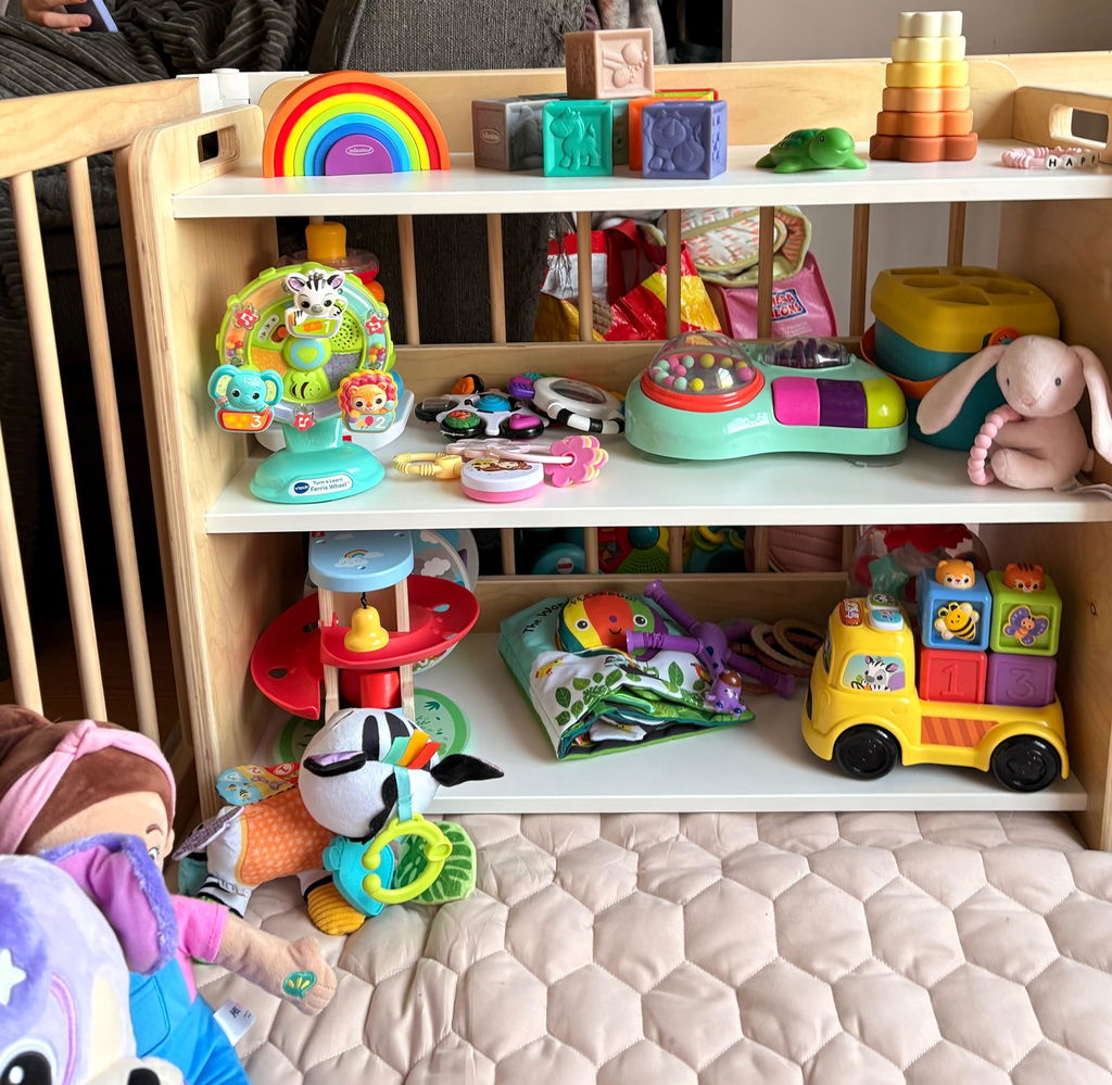 BANANA - Montessori Shelf with Borders