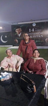 Yasmin Aftab review photo
