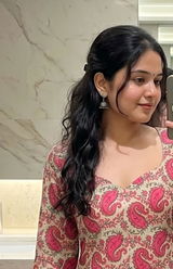 Riya Sharma review photo