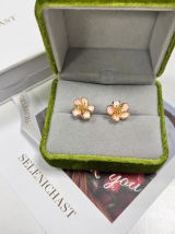 Anna May review photo