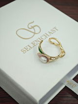 Saskia review photo