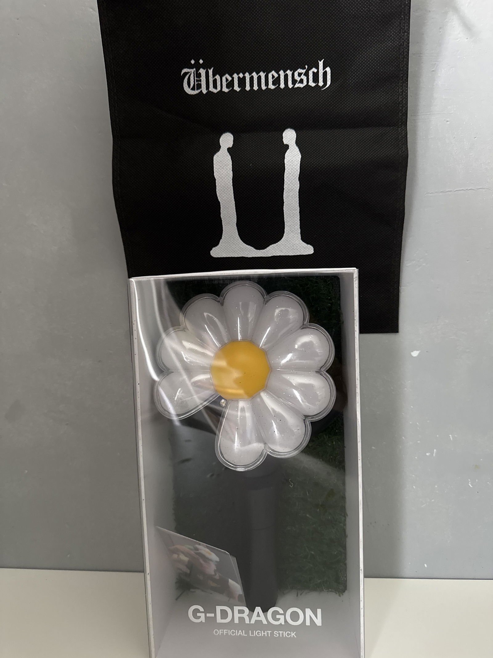 G-DRAGON OFFICIAL LIGHT STICK / CRADLE / KEYRING – SEOUL TERRACE