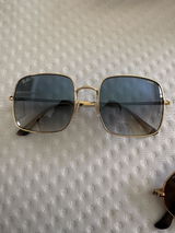 A.V. review photo