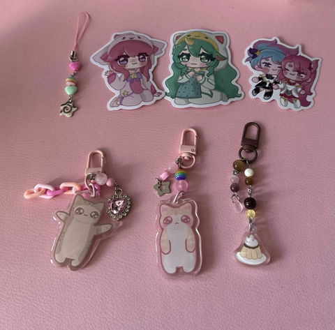 Silly Standing Cat Keycharm - Beaded Keycharm