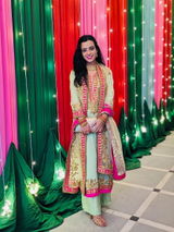 Sana Khan review photo