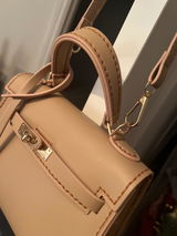 Emiliy review photo