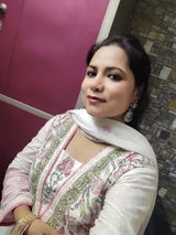 Hina Farooqui review photo