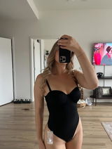 Melina review photo