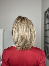 Lisa Mullins review photo