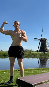 Loris van Dam review photo