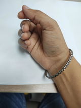 Nidhi Das review photo