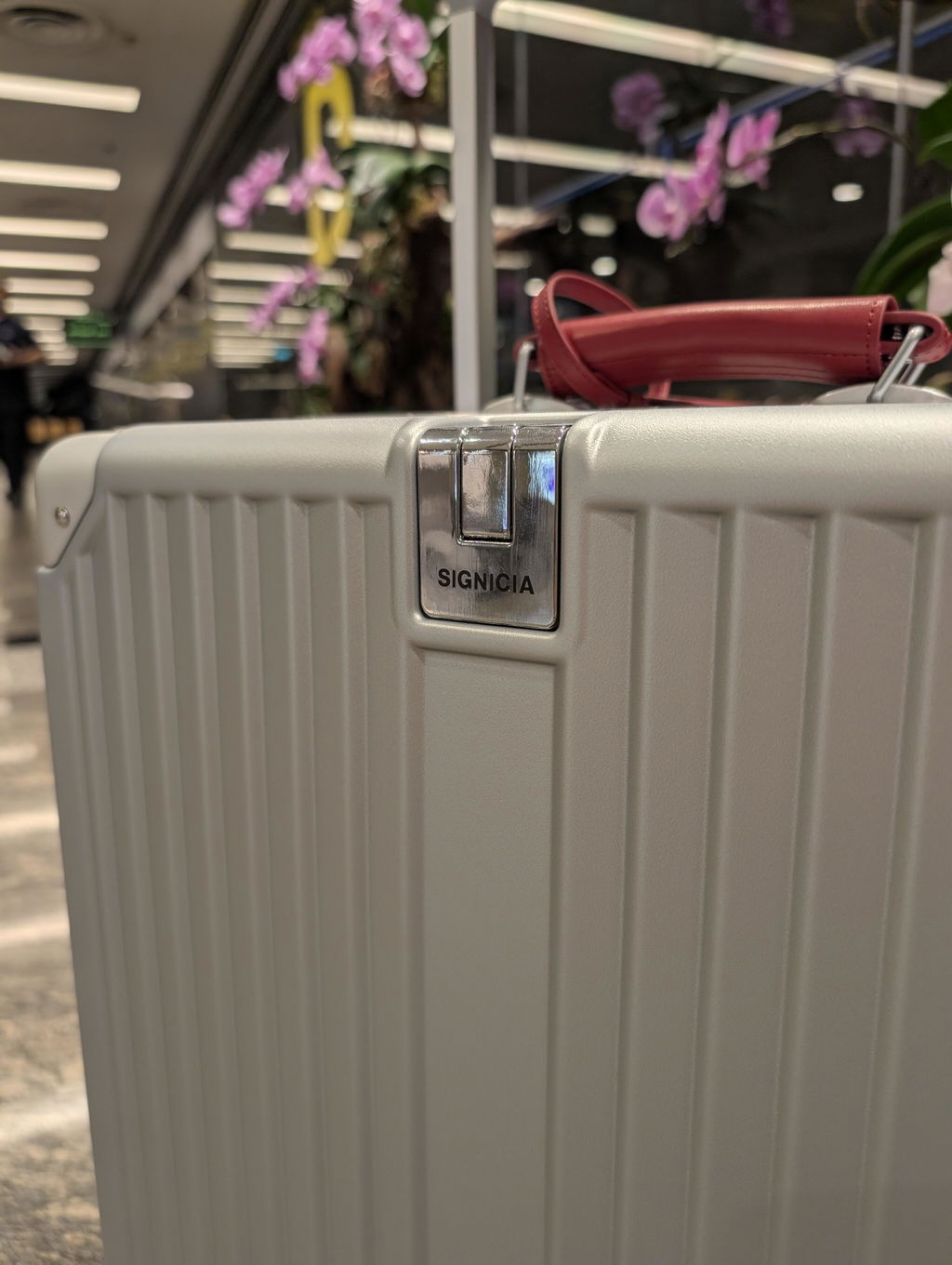 SIGNICIA Identity Luggage