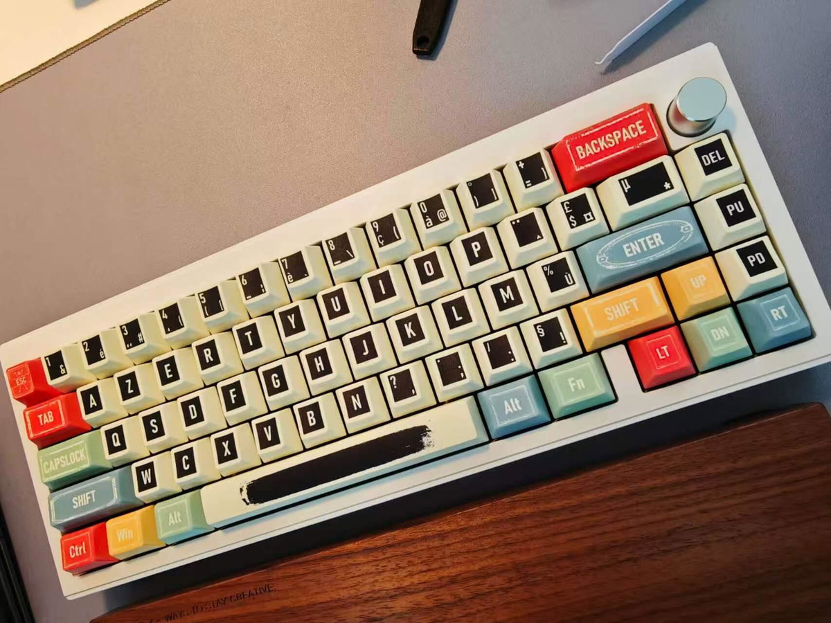 Customer keyboard with keycap set Retro — Maxime