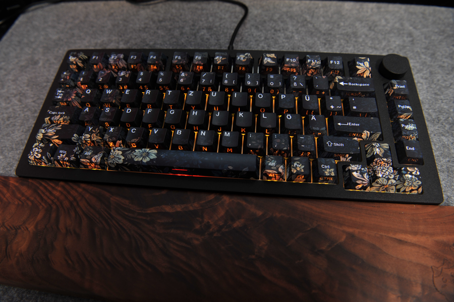 Customer keyboard with keycap set Faint Fragrance — Sophia