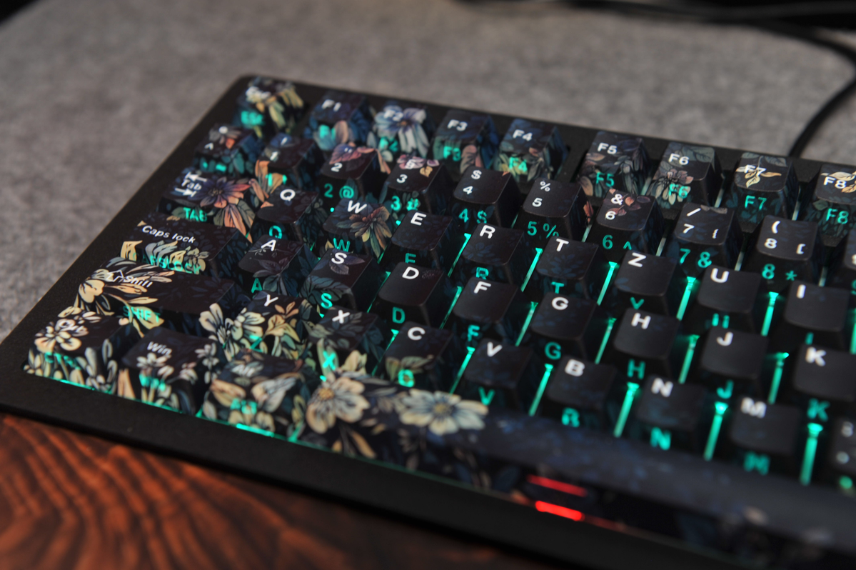 Customer keyboard with keycap set Faint Fragrance — Sophia