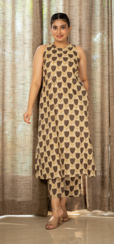 Jasleen Kapoor review photo