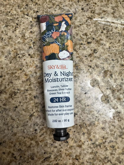 Photo shared by verified buyer Pamela with their Sky & Sol Everything Cream
