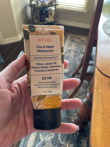 Photo shared by verified buyer M.R. with their Sky & Sol Everything Cream