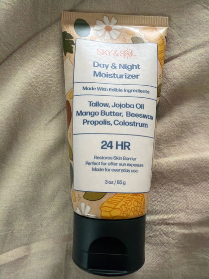 Photo shared by verified buyer Amy P. with their Sky & Sol Everything Cream