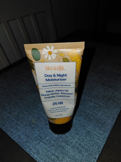 Photo shared by verified buyer Dana L. with their Sky & Sol Everything Cream