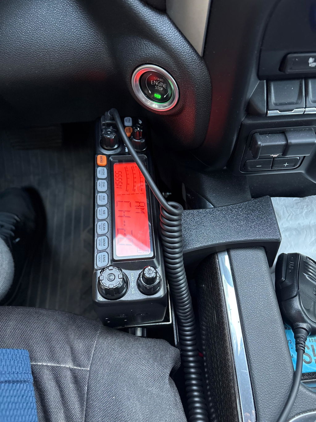 Radio Mount | 2019-2023 Silverado Sierra With Full-Length Center Floor Console (Square Pocket Between Cup Holders)