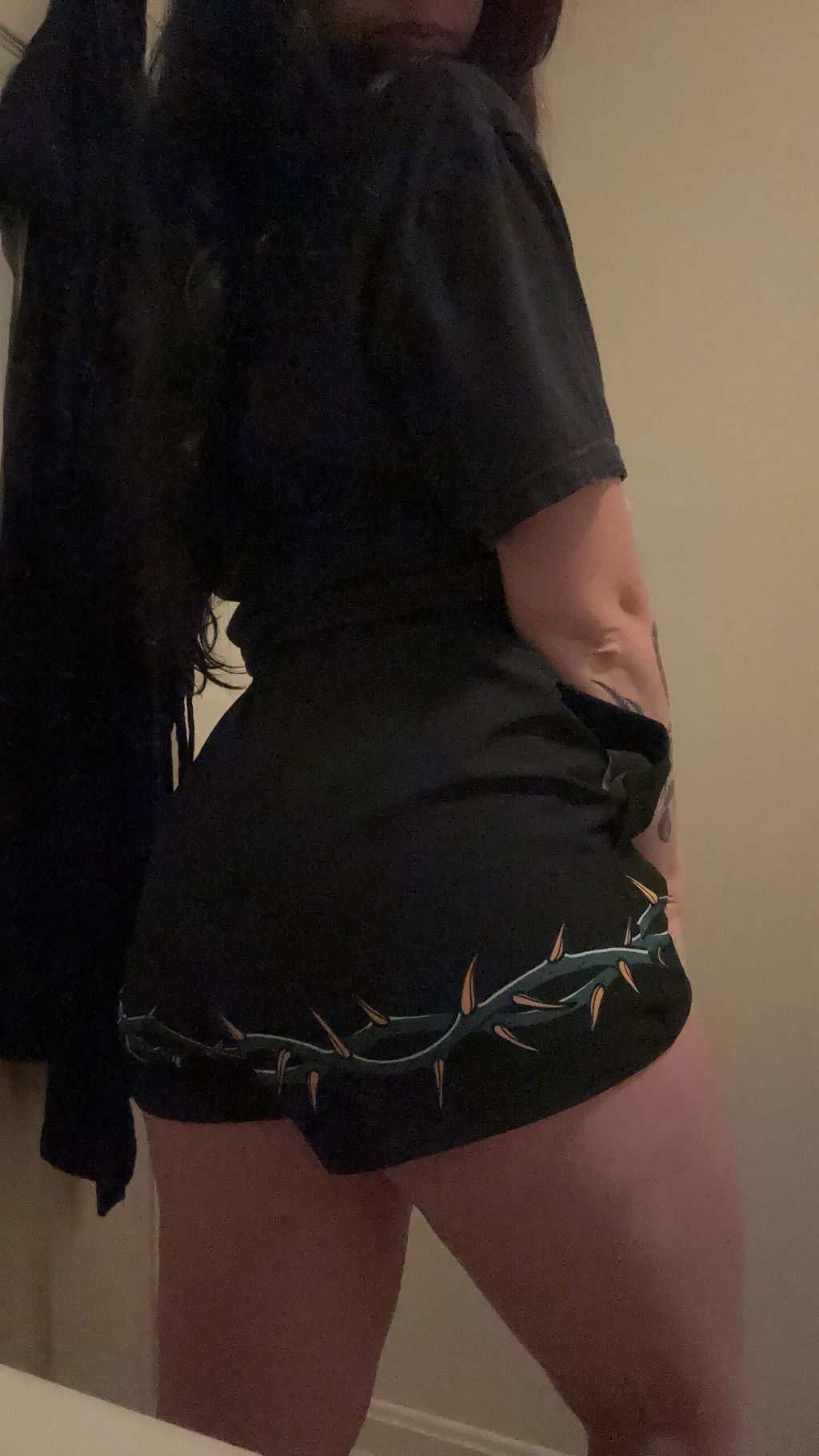 Ring of Thorns Women’s Gym Shorts – Tattoo-Inspired Activewear