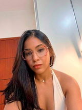 Chloe Martinez review photo