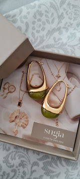 Iris review photo