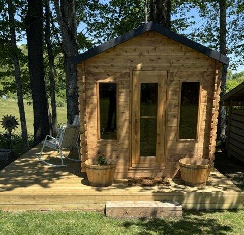 Dundalk Leisurecraft 6-Person Georgian Cabin Sauna with Changeroom
