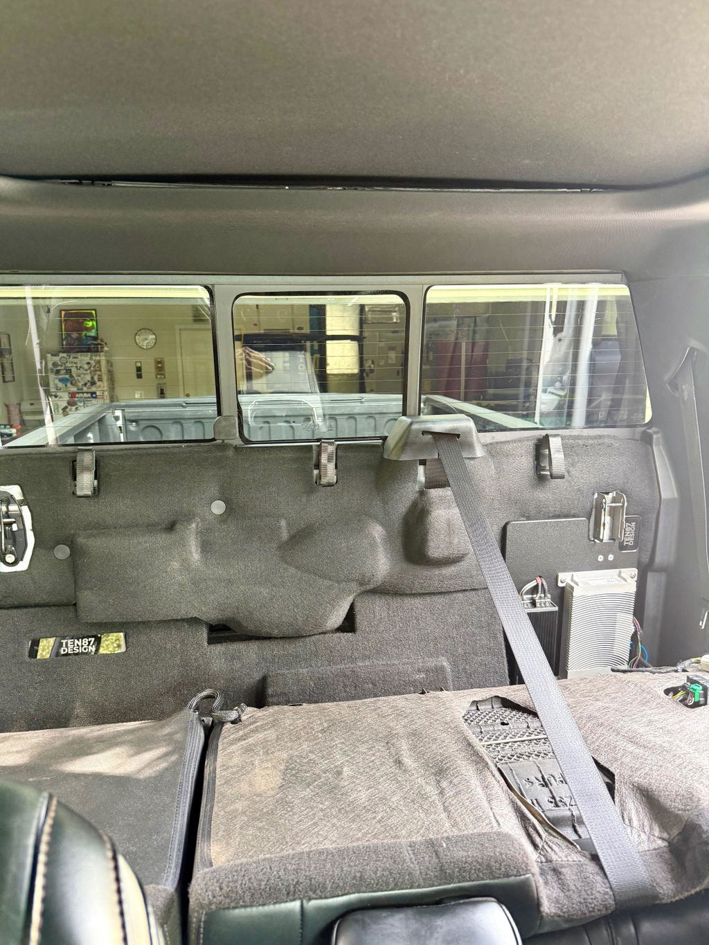 Behind-the-Seat >>> Subwoofer Plug & Play System