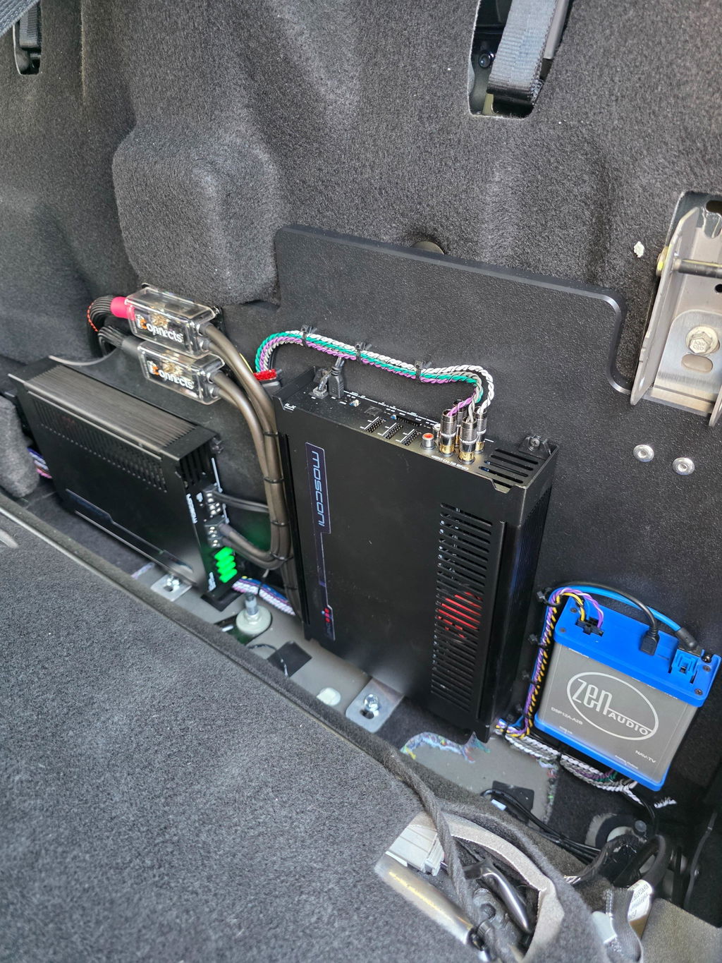 Underseat >>> Focal Flax EVO 7-Channel