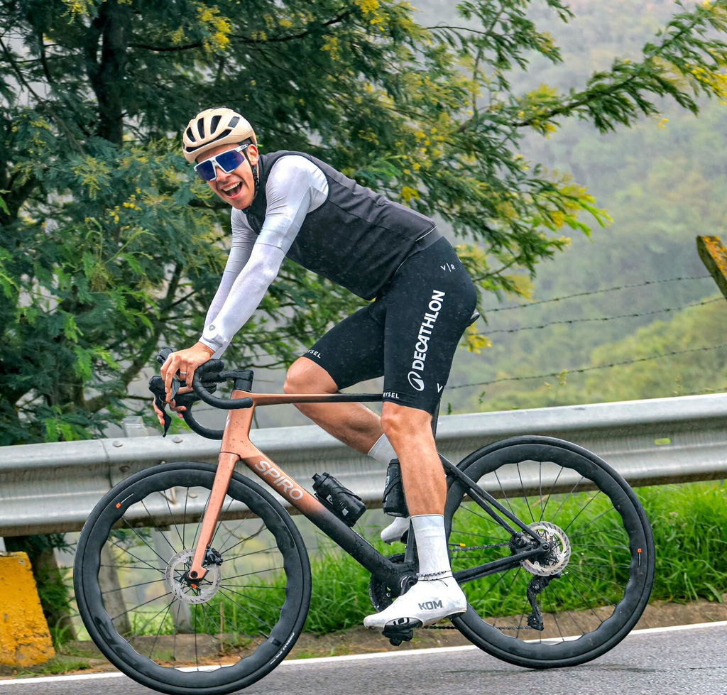 Bicicleta de ruta LEGEND SL en carbono Shimano 105