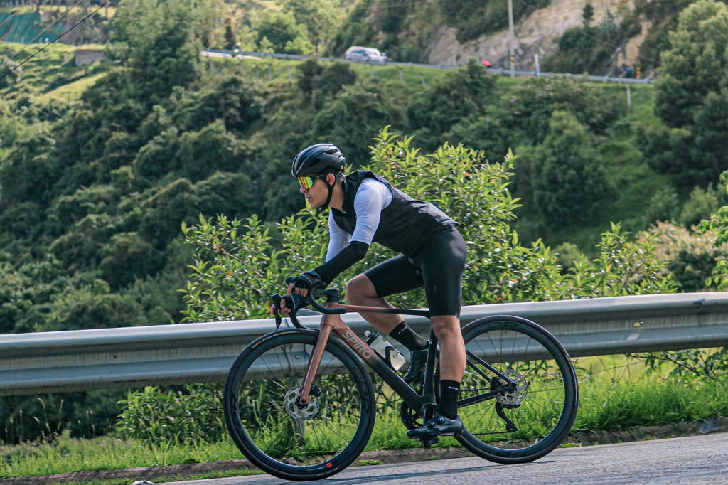 Bicicleta de ruta LEGEND SL en carbono Shimano Ultegra DI2