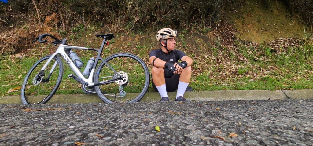 Bicicleta de ruta LEGEND SL en carbono Shimano 105