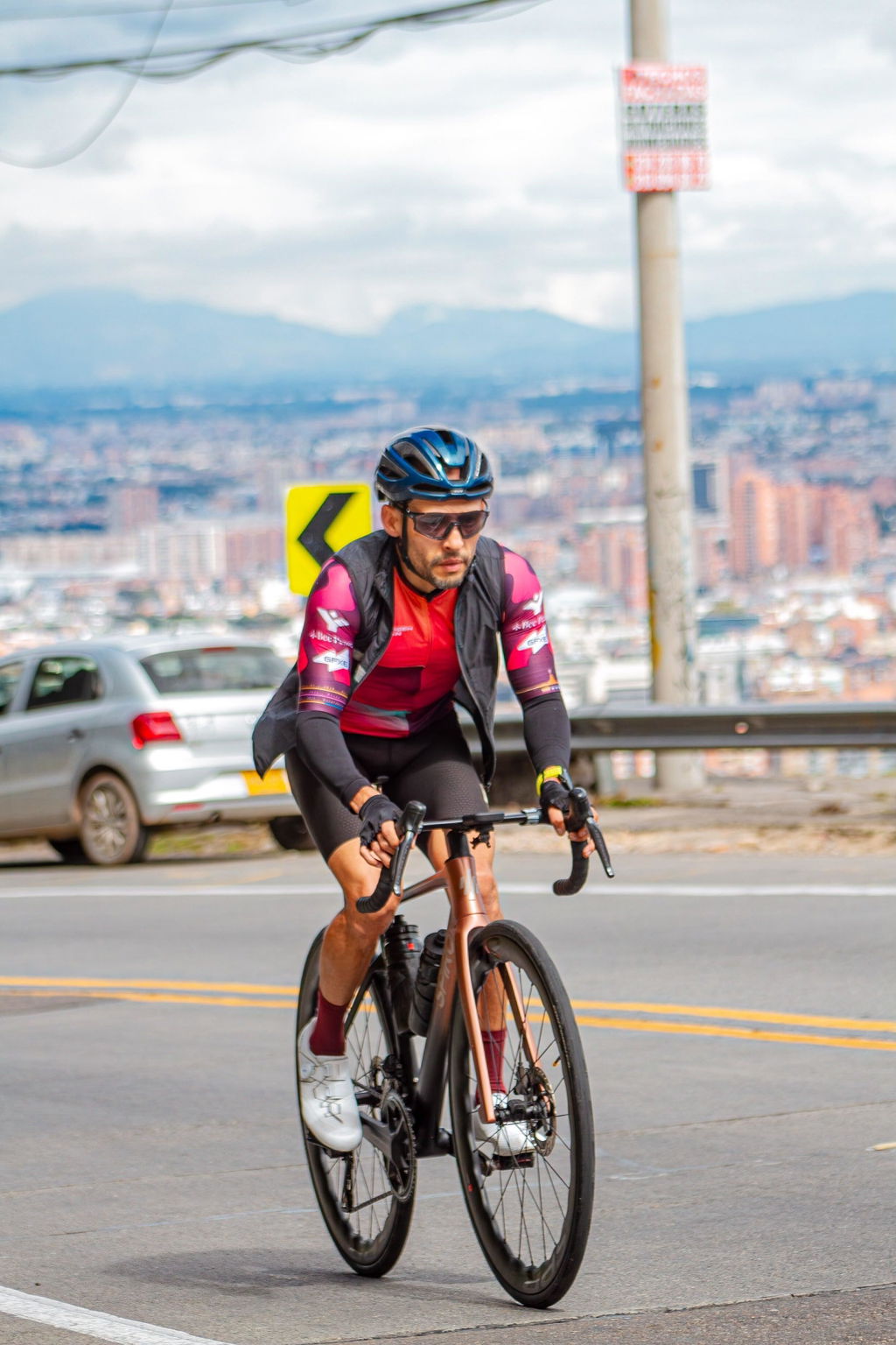 Bicicleta de ruta LEGEND SL en carbono Shimano Ultegra DI2