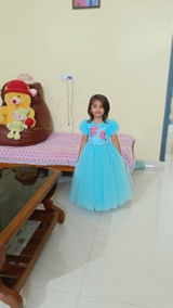R. review photo