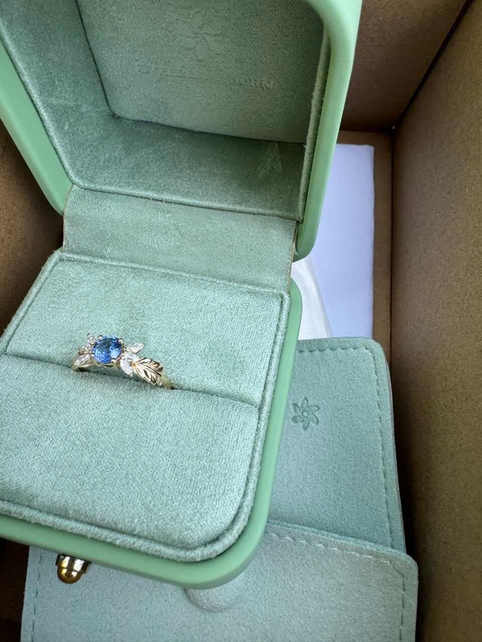 Stella‘s Folio | Blue Sapphire & Diamond Vine Engagement Ring