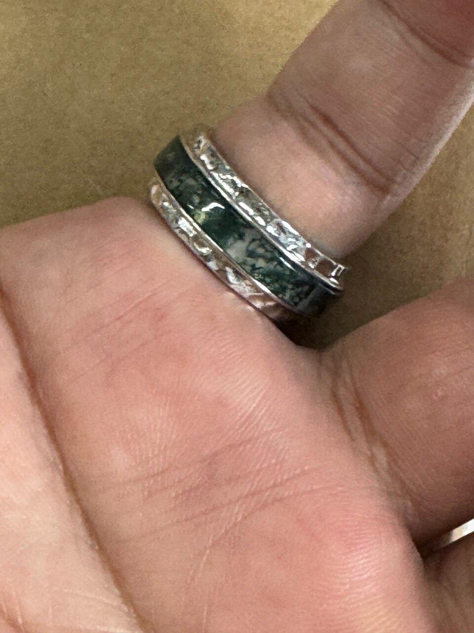 Vidar’s Forge | 8MM Hammered Moss Agate Inlay Men's Wedding Band