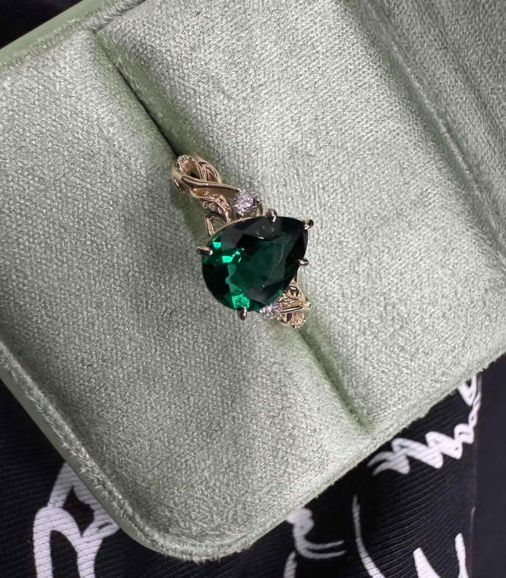 Genevieve’s Vine | Pear Moss Agate Engagement Ring