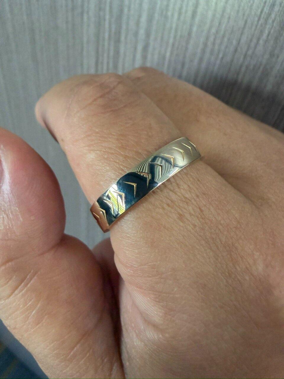 Arrow Edge | Polished Men’s Wedding Band