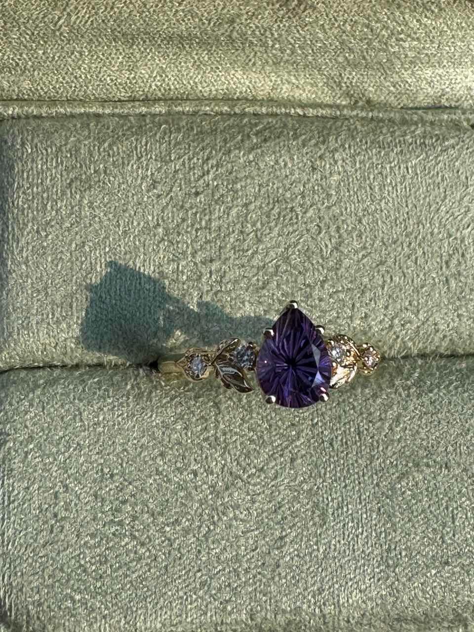 Daisy Promise｜1.5CT Pear Shaped Purple Sapphire Engagement Ring
