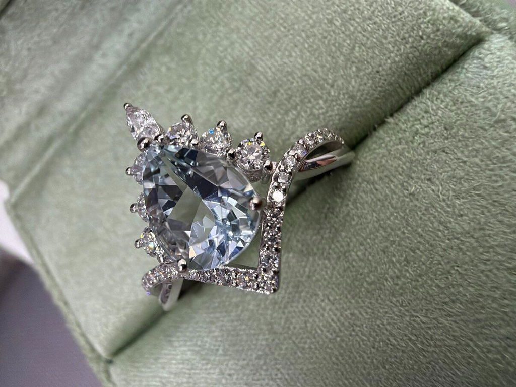 Isolde’s Whisper | Pear Moss Agate Vintage Engagement Ring