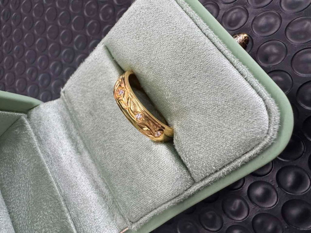 Apollo’s Laurel | Diamond-Accented Men’s Band