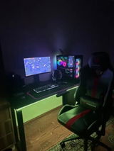 M. review photo