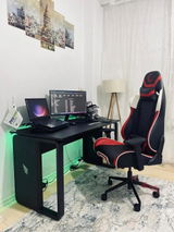 M. review photo