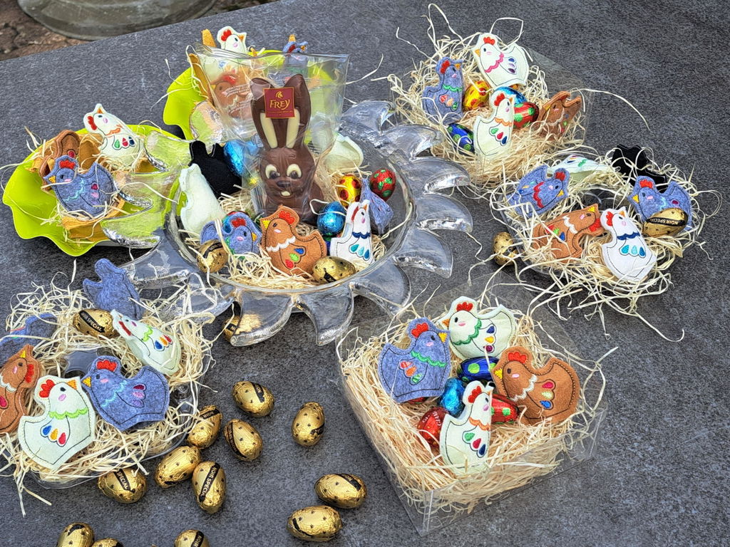 Stickdatei Huhn mit Schokoladenei-Versteck