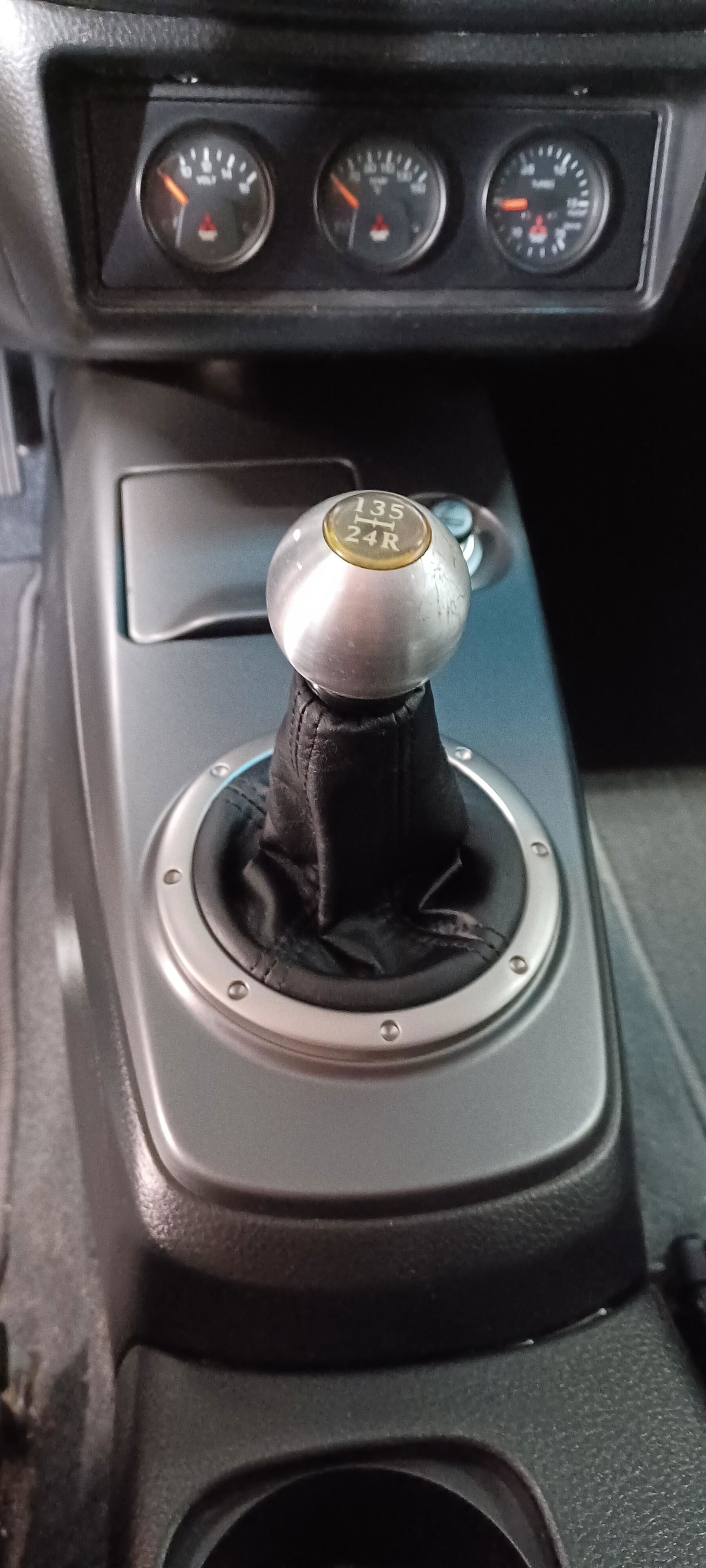 MR647677 Evo 8/9 5-Speed Shifter Console Panel